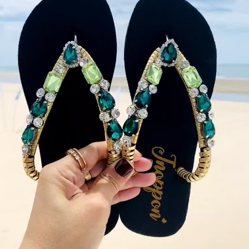 クリスタル装飾サンダルダイヤモンドのサンダルファッションサンダル女性のビーチシューズ