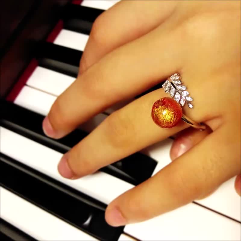 Diffuser Adjustable Silver Leaves Ring Gold Foil Glass Charm Red Color - แหวนทั่วไป - เงินแท้ สีแดง