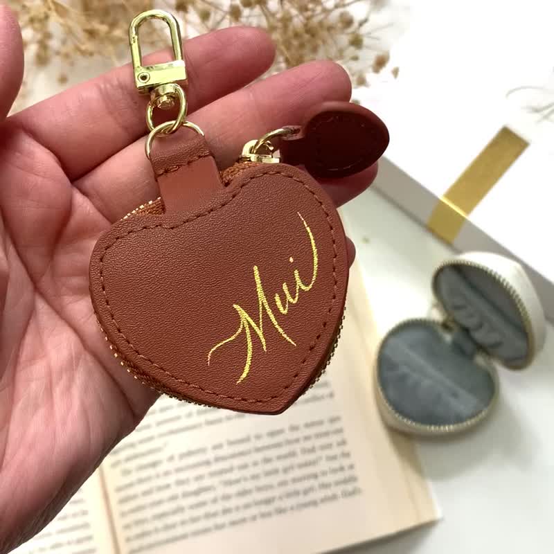 [Customized] Genuine leather mini heart-shaped jewelry keychain brand hot stamping name customization - ที่ห้อยกุญแจ - หนังแท้ หลากหลายสี