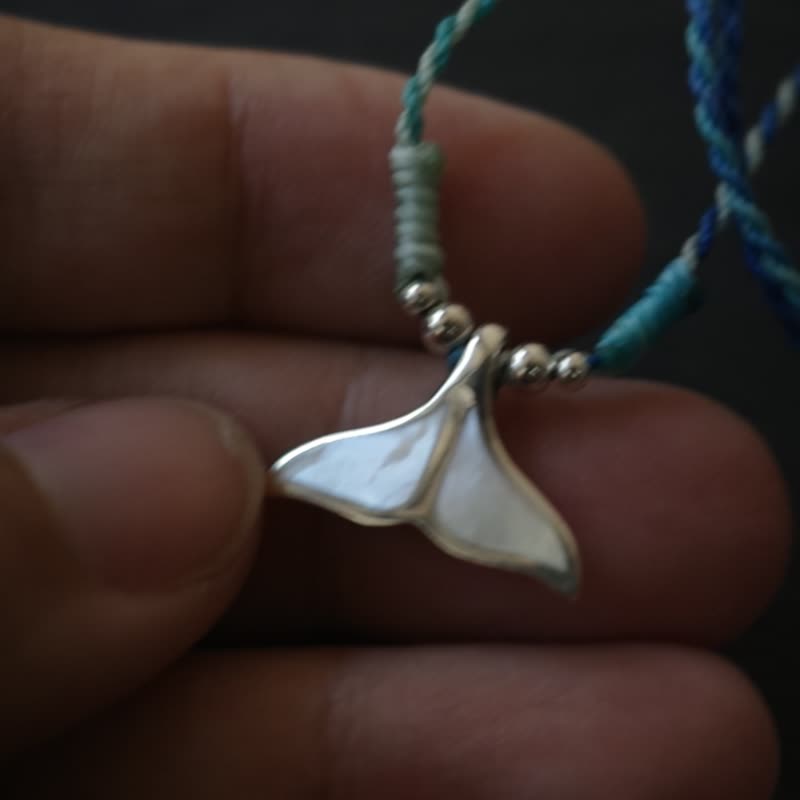 月潮相伴—純銀鑲貝鯨魚尾項鍊/白貝款 - 項鍊 - 純銀 