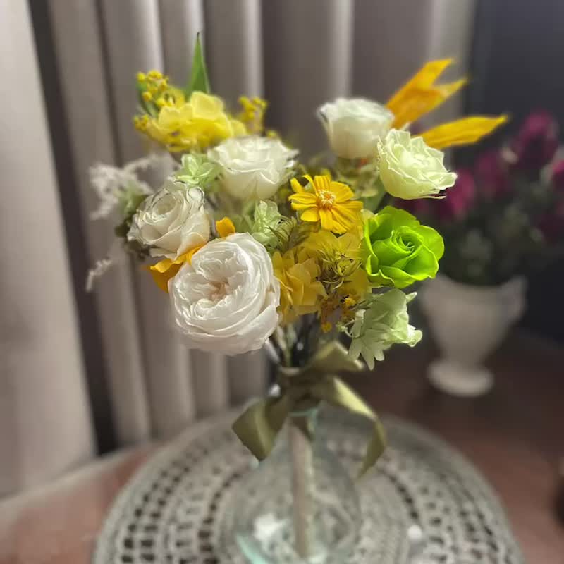 Eternal Garden Rose Bridal Bouquet Dried Flowers Eternal Flower Bouquet Confession Bouquet Corsage - ช่อดอกไม้แห้ง - พืช/ดอกไม้ หลากหลายสี