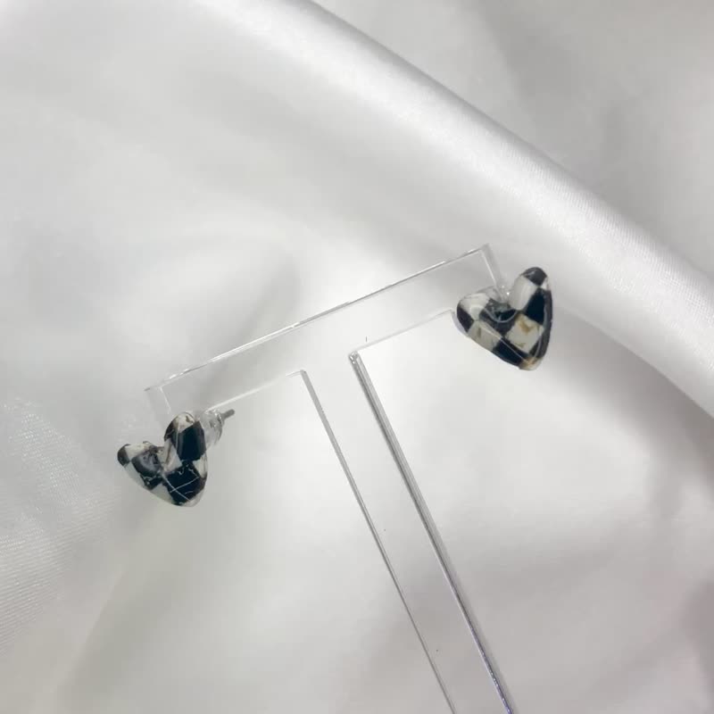 Black and White Checkerboard Marble Heart // Handmade Smoky Earrings - Earrings & Clip-ons - Clay Multicolor