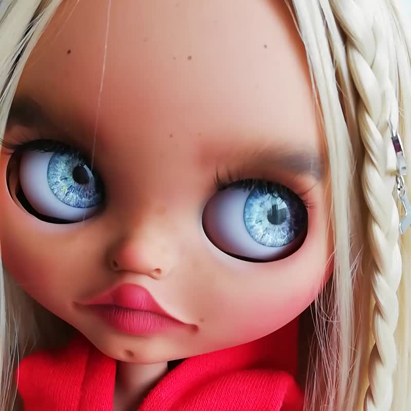ブライスカスタム人形ポリーナダークスキントーンブロンドヘアTbl - 人形・フィギュア - プラスチック ブラウン