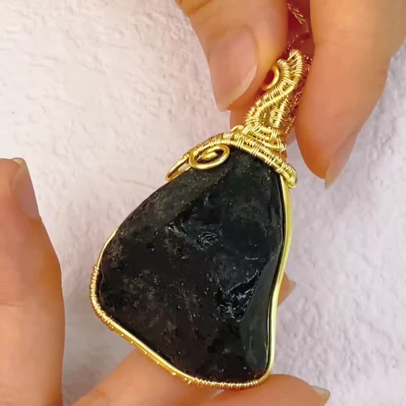 [Tears of Apache] Obsidian Natural Crystal Necklace/Wangyou Crystal - Charms - Gemstone Black