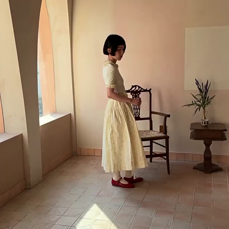 米黃色 設計感復古花邊T恤 夏季純色圓領短袖上衣 - 女 T 恤 - 棉．麻 黃色