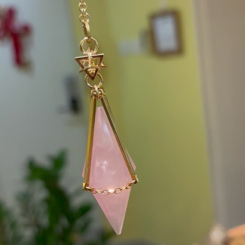 Sacred Bonding 粉晶 人緣 水晶 靈擺 水晶頸鍊 情人節禮物 - 項鍊 - 銅/黃銅 粉紅色