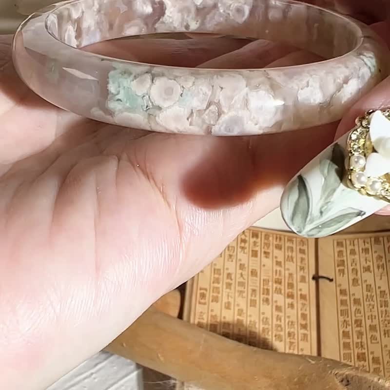 櫻花瑪瑙手鐲瑪瑙手鐲高貨收藏級稀有菜園子蜜桃飄綠滿花53/54/55 - 手鍊/手環 - 玉石 