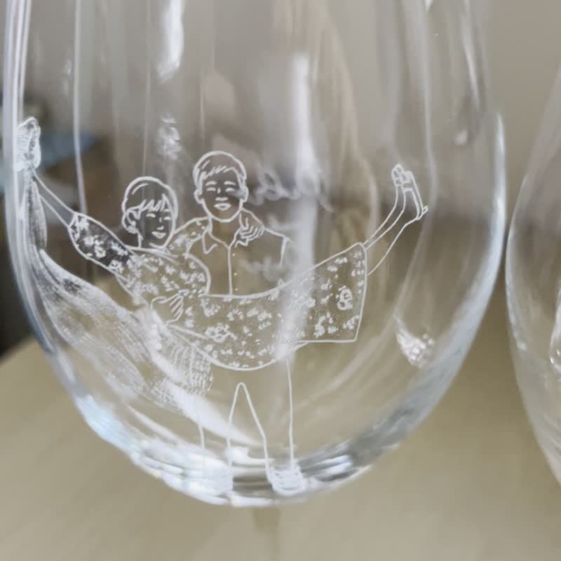 [Customized gift] Full body portrait illustration case expression simple wedding gift wine glass engraving - แก้ว - แก้ว สีใส