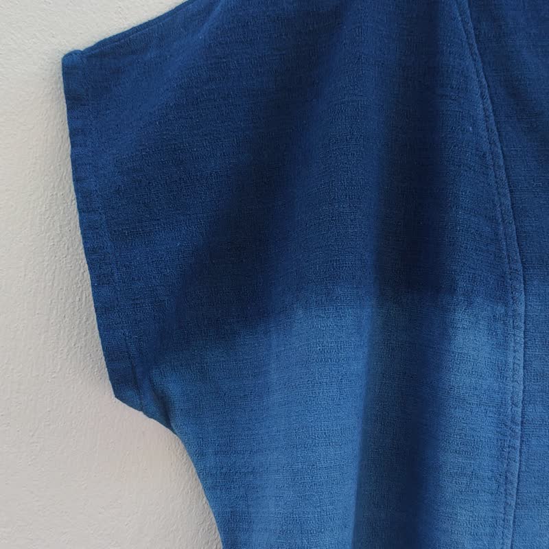 Judo 3 Tone - V 領襯衫 靛藍紮染 下三股 - 女裝 上衣 - 棉．麻 藍色