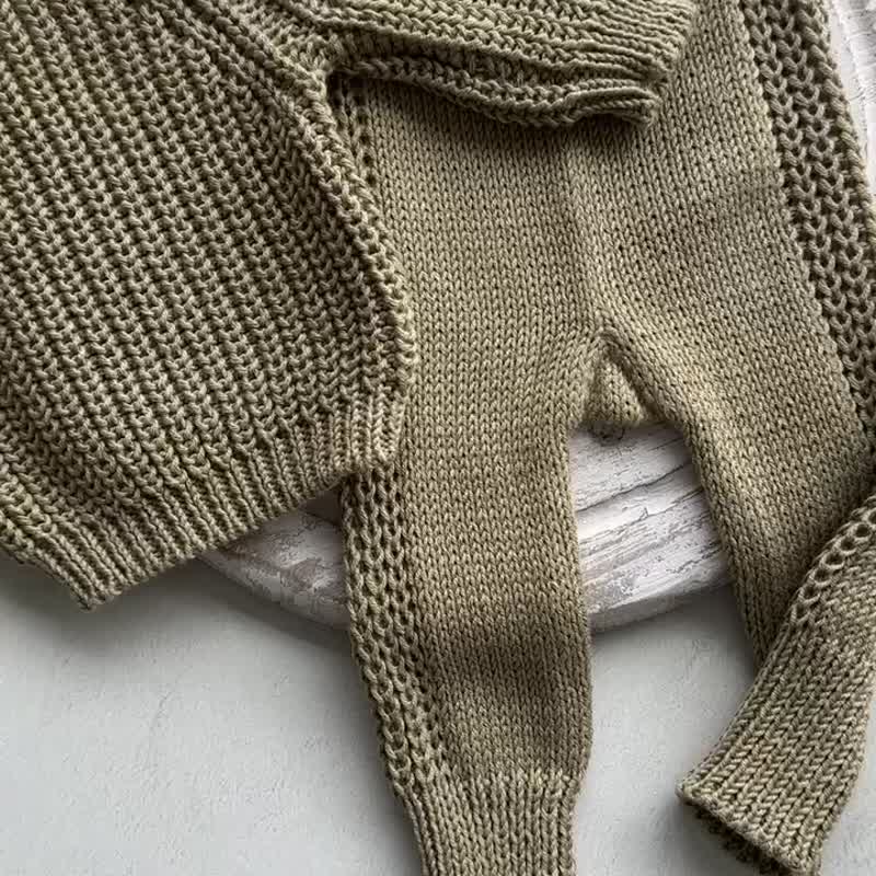 Green bodysuit with cap for newborn boys: the perfect outfit for a little boy - 嬰兒手鍊/飾品 - 其他金屬 綠色