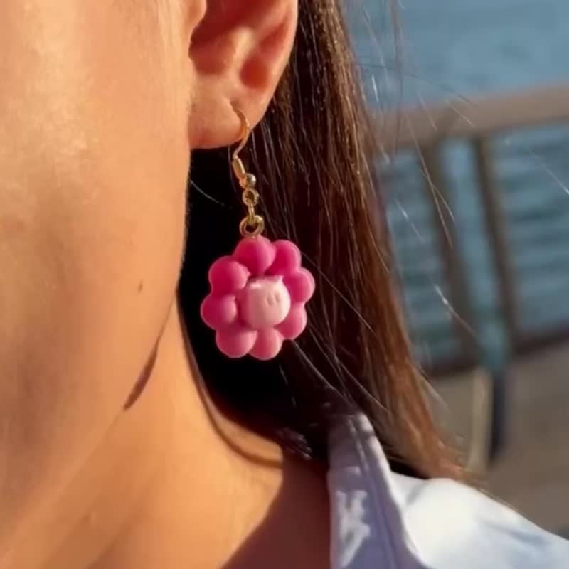 波提冬甩貓咪耳環 - 耳環/耳夾/耳骨夾 - 塑膠 多色