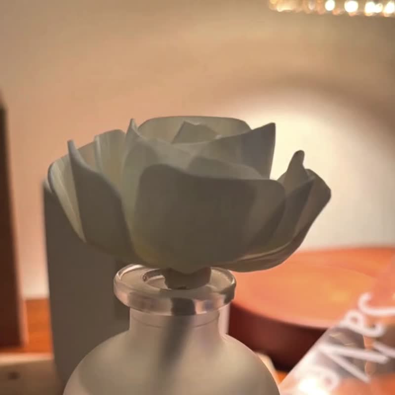 【暖光・歲月 擴香花禮盒】陶杯蠟燭&擴香瓶 附卡片、品牌提袋 - 香氛/精油/擴香 - 其他材質 白色