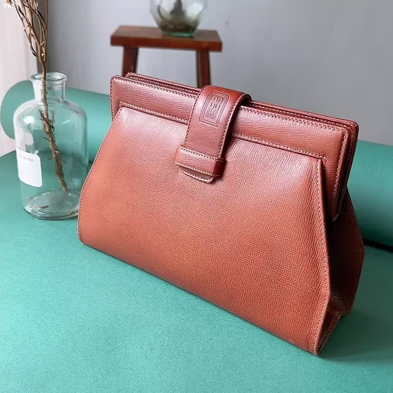 Treasure hunting retro antique bag DAKS england caramel Brown trapezoidal hard shell kiss lock bag with shaped mouth Shop 4.5studio Clutch Bags Pinkoi