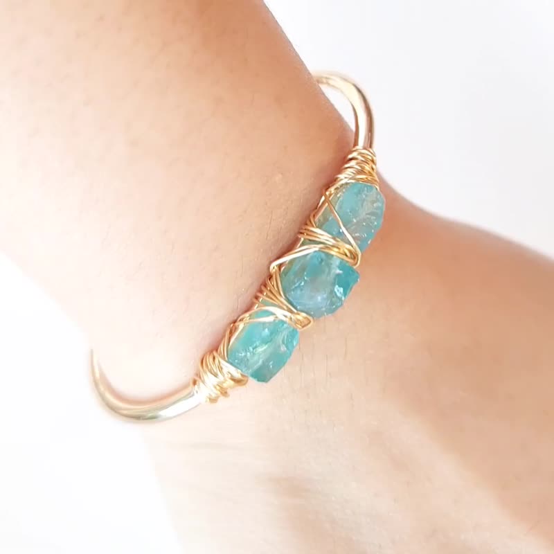 冰藍磷灰石原石手環 藍磷灰石手鐲 手工銅線繞線手鐲 18k金銅線 - 手鍊/手環 - 寶石 藍色