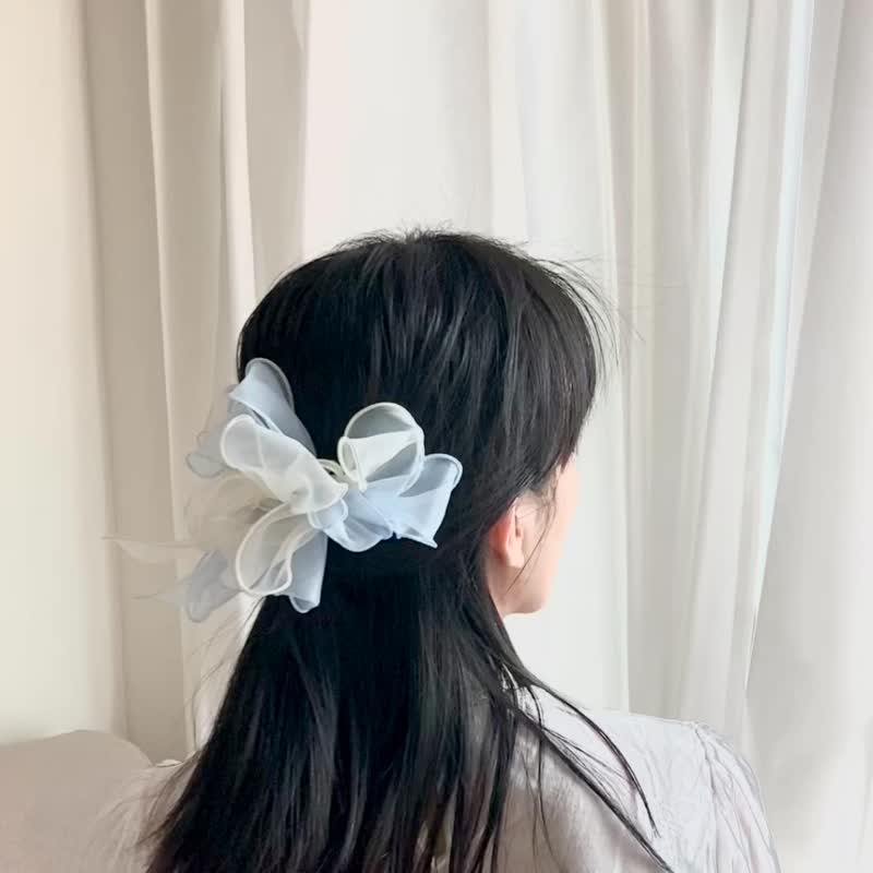 [Original handmade] blue and white flower-shaped flat-nosed hairpin - เครื่องประดับผม - ไฟเบอร์อื่นๆ สีน้ำเงิน