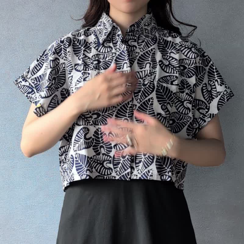 印尼蠟染可愛少女風短版襯衫 PUPUT - 藍葉葉 - PUP034 - 女上衣/長袖上衣 - 棉．麻 藍色