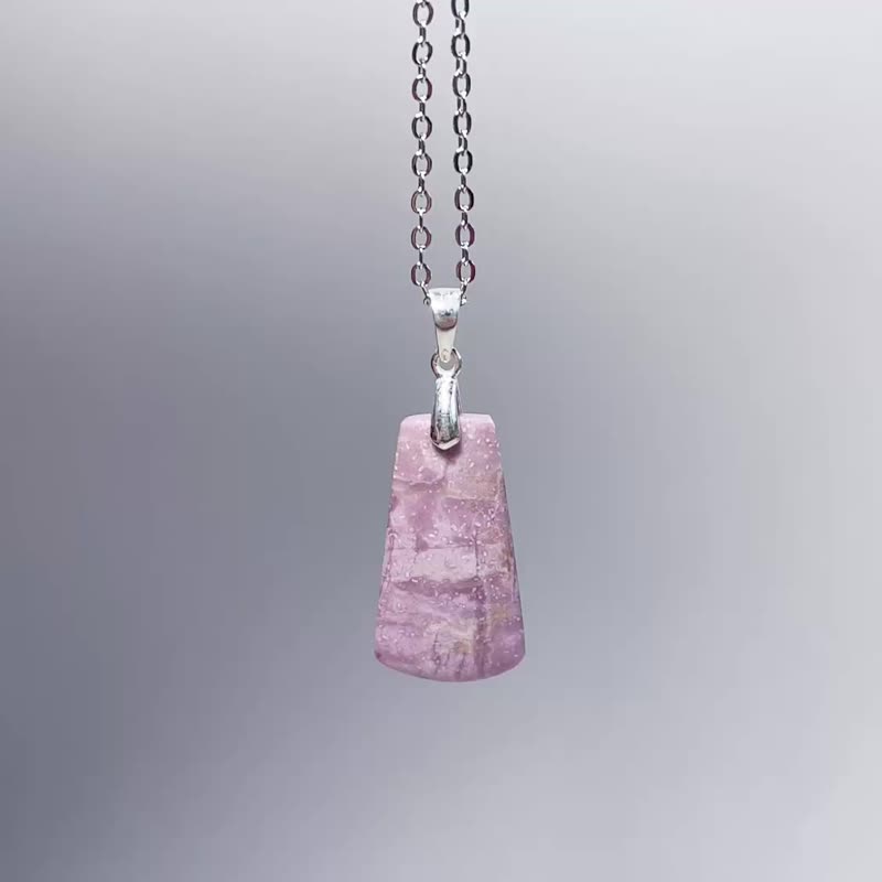 สร้อยคอซูกิไลต์สีชมพูจากแร่ธรรมชาติ ทำจากเงินสเตอร์ลิง 925  อัญมณีต้านมะเร็ง - สร้อยคอ - เครื่องเพชรพลอย สึชมพู