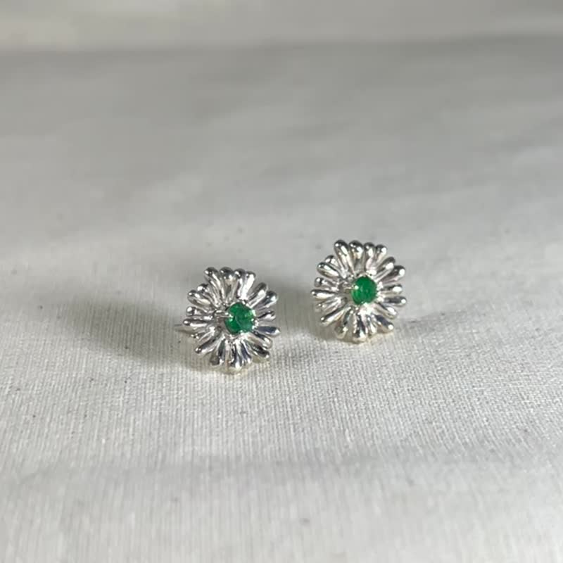 Daisy Earrings Daisy Flowers Sterling Silver Earrings Emerald Gemstone Birthday and Christmas Gift Recommendations - Earrings & Clip-ons - Sterling Silver Silver