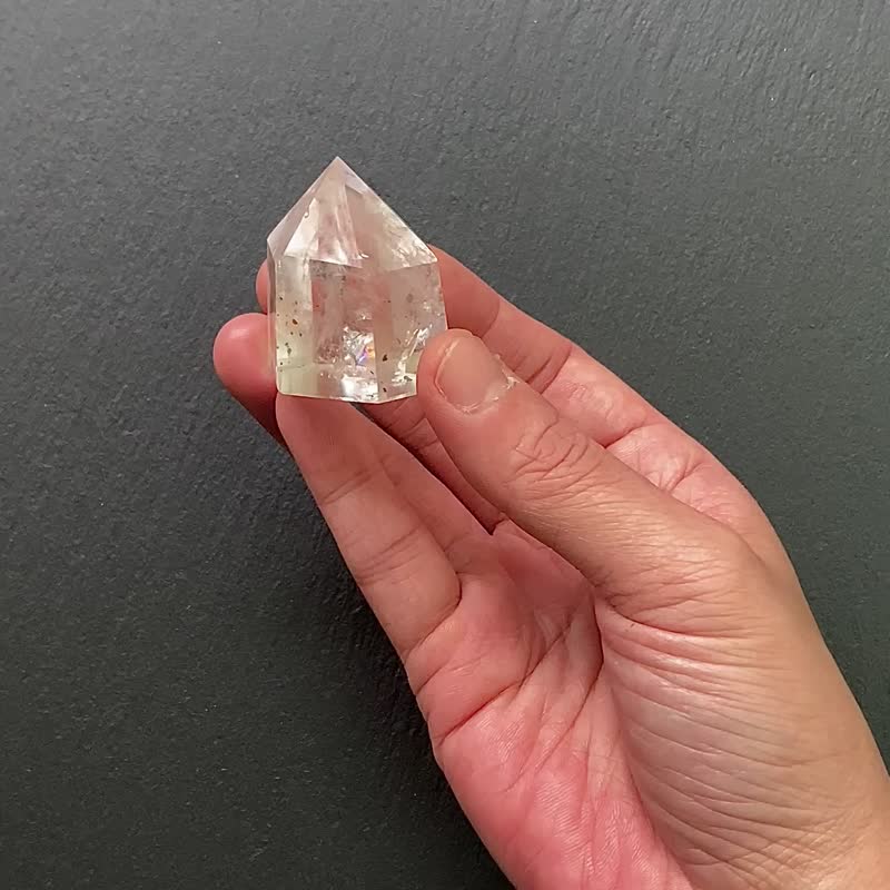 能量擺件-天然冰透可愛胖胖彩虹白水晶共生黑雲母能量柱 冥想 - 擺飾/家飾品 - 水晶 多色
