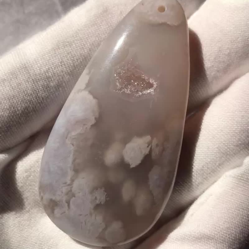 【轉運來】馬達加斯加 櫻花瑪瑙 稀有粉紅色爆晶花 水晶洞 成形花 - 項鍊 - 水晶 藍色