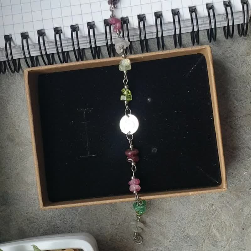 Leo sign bracelet, silver 925, raw garnet, peridot, apatite, prehnite, quartz - 手鍊/手環 - 水晶 多色
