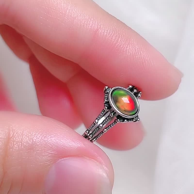 Spider Web After the Rain Colorful Black Opal Ring/Opal/925 Sterling Silver/Opal - แหวนทั่วไป - เครื่องเพชรพลอย สีเขียว