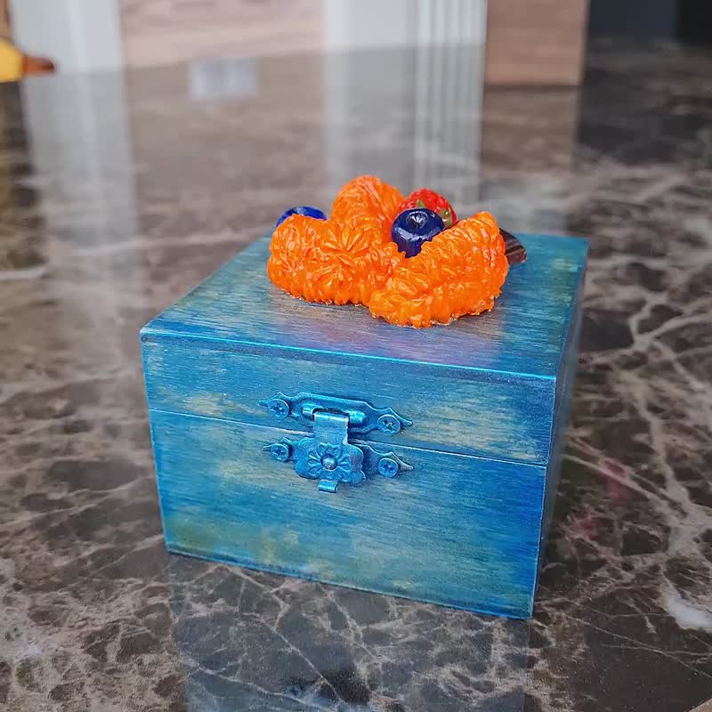 手作りのジュエリーボックス ブルーリングボックス 蓋にフルーツの装飾 ベルベットロール - 収納用品 - 木製 ブルー