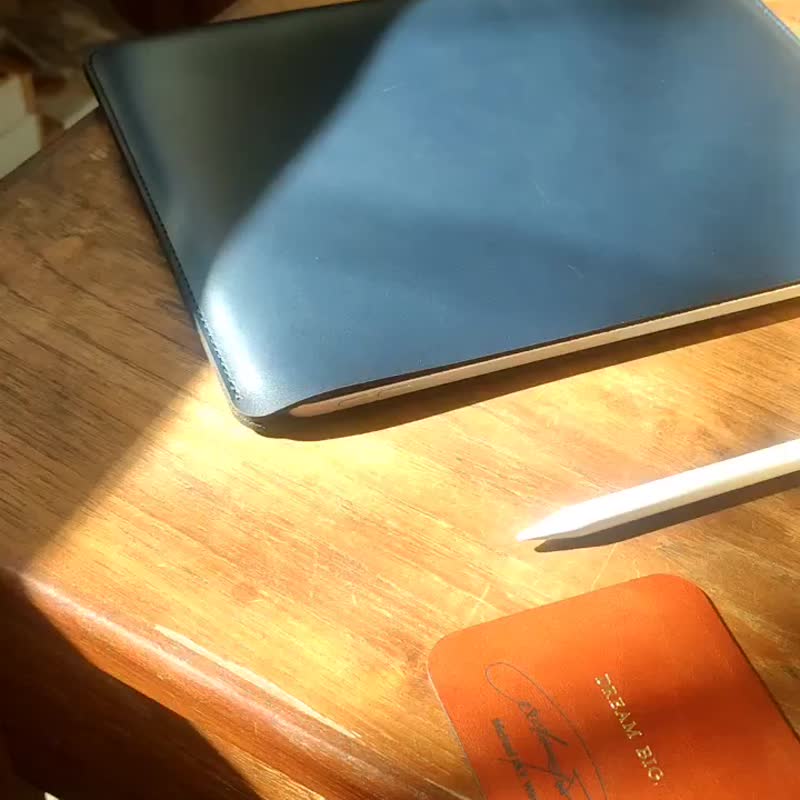 UNIC皮革iPad專屬保護套 / 真皮平板防撞包 / 電腦包【可客製化】 - 電腦包/筆電包 - 真皮 咖啡色