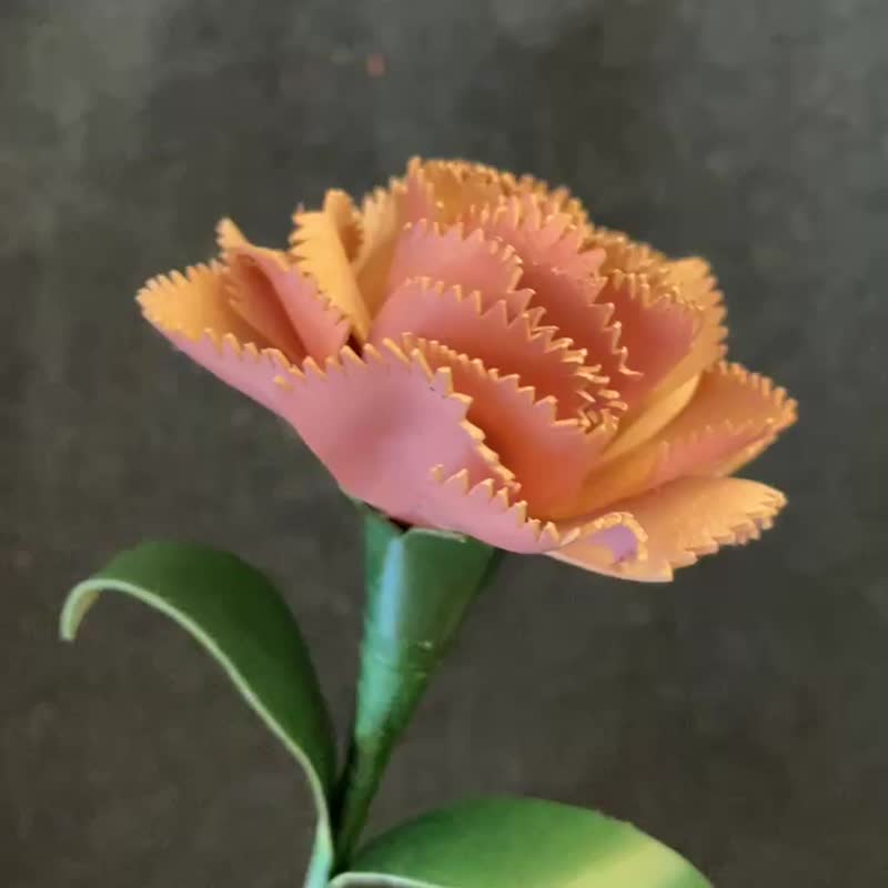 Handmade pink leather carnation small size - ของวางตกแต่ง - หนังแท้ สึชมพู