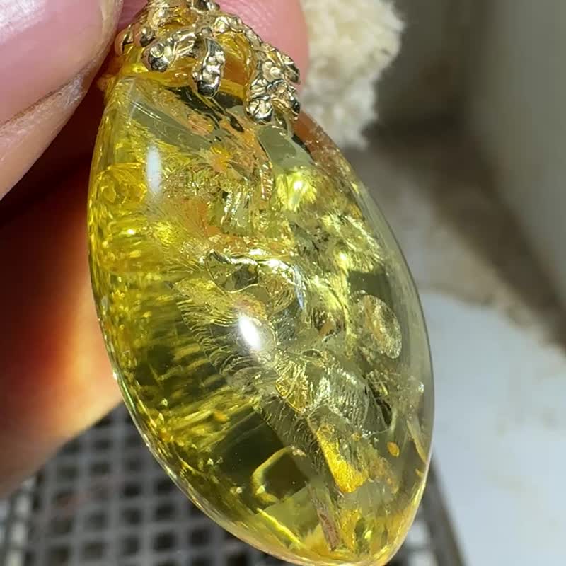 獨家真品手工透明金波羅的海琥珀吊墜 附閃爍亮片 - 項鍊 - 半寶石 黃色