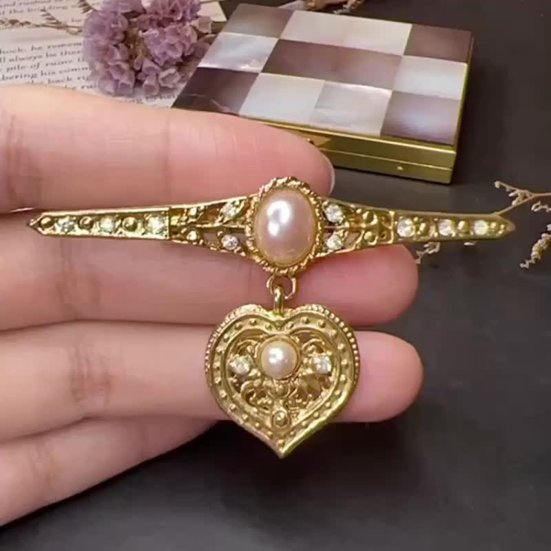 Gold victorian love pendant brooch - Brooches - Other Metals Gold