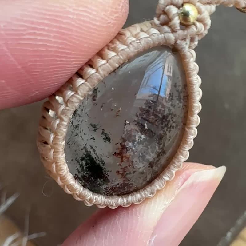 N1180 民族風 蠟線編織 幽靈水晶  石榴石珠 銅珠項鍊 (可調長度) - 項鍊 - 寶石 卡其色