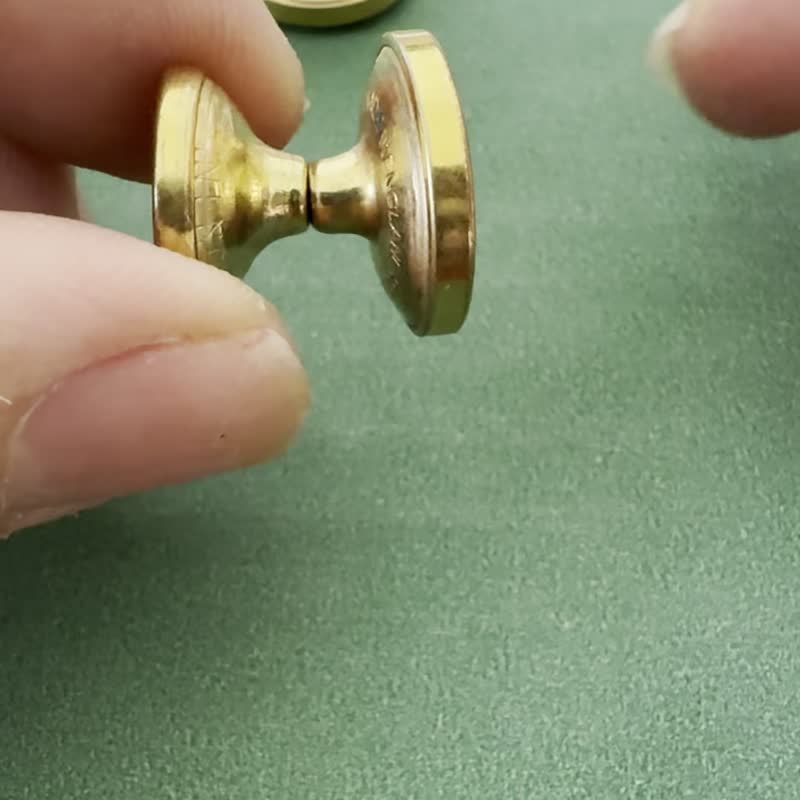 Gold and Silver Baby Antique British Made Gold Diamond Carved Cufflinks W874 - กระดุมข้อมือ - โลหะ สีทอง