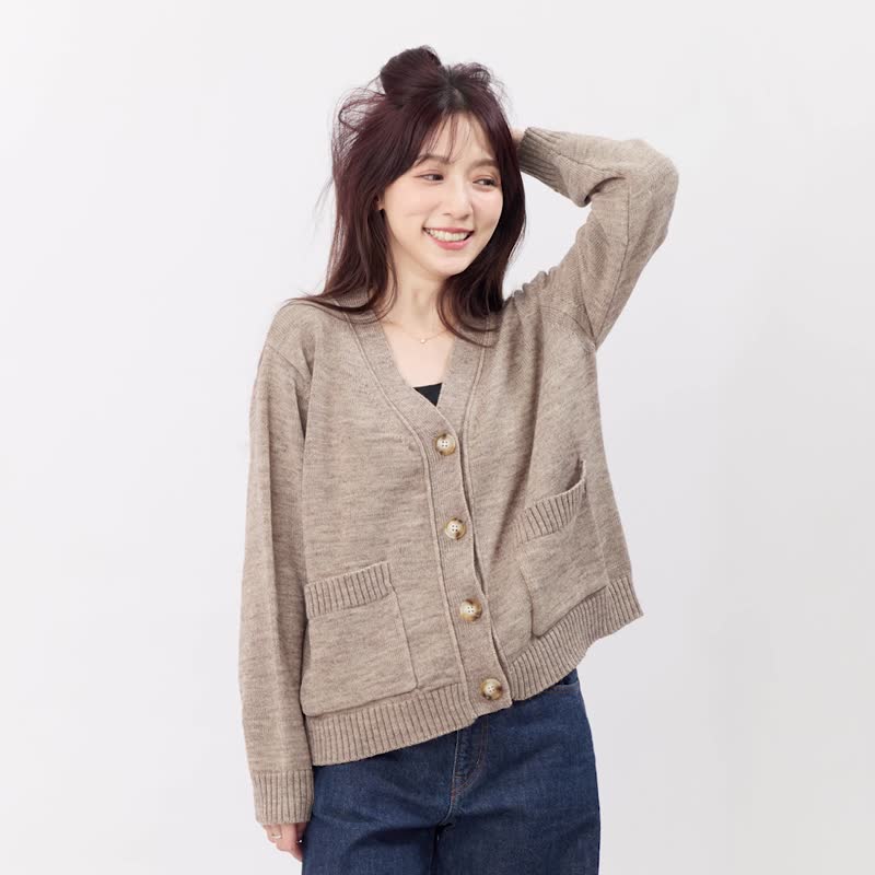 Carol寬邊V領開襟針織外套/棕 - 女毛衣/針織衫 - 棉．麻 卡其色