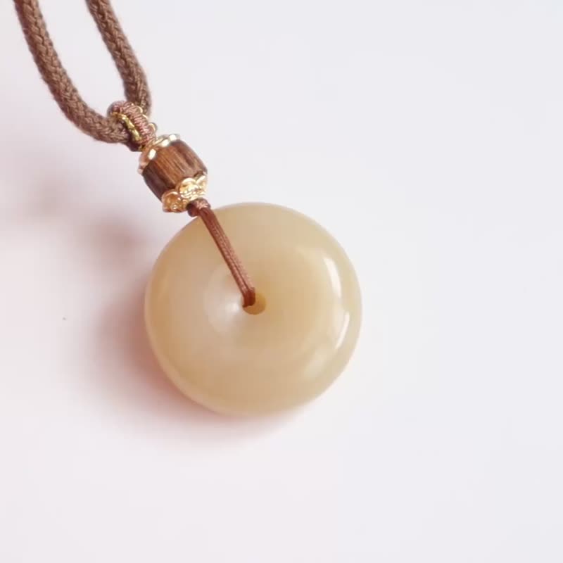 天然新疆糖料和田玉平安扣面包圈吊墜 玉質細膩 脂份厚 平安喜樂 - 項鍊 - 玉石 