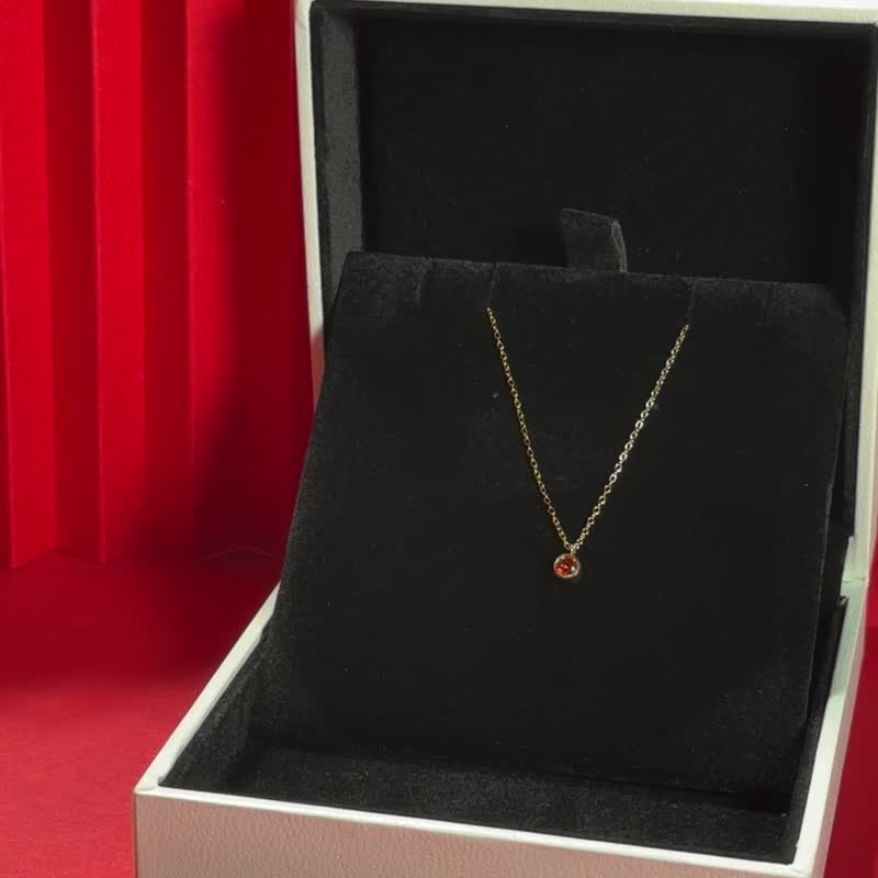 Shiliu red Stone Stone 316 medical steel necklace/January and July birthstone single diamond clavicle chain anti-allergic - Necklaces - Stainless Steel Gold