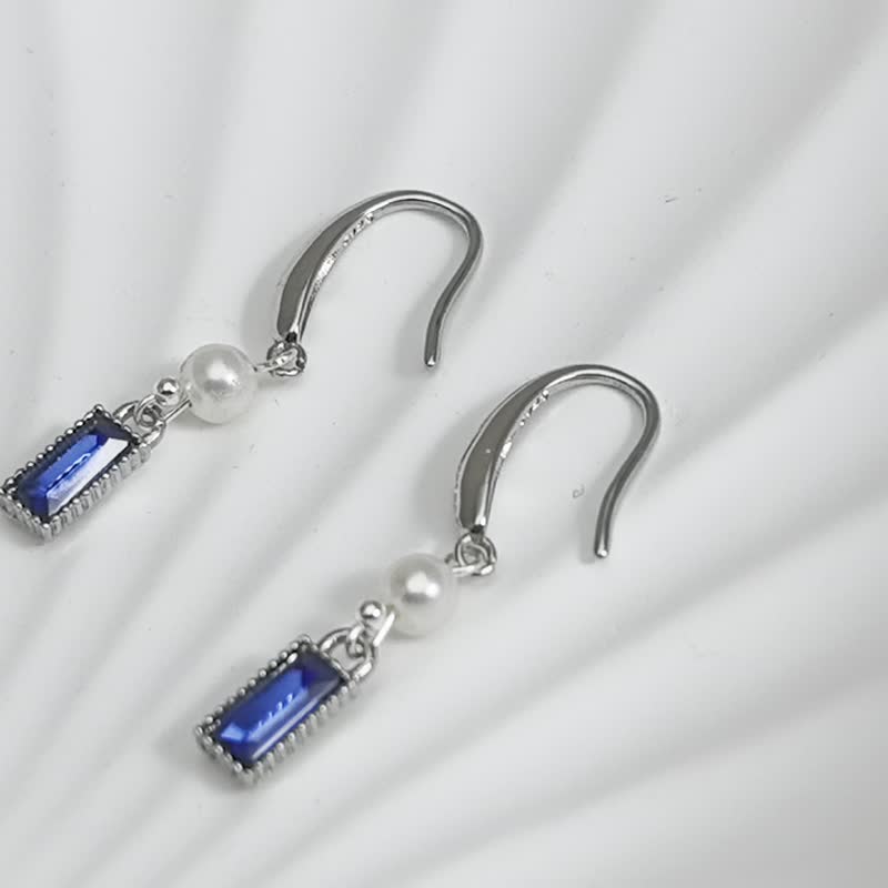 Dark blue natural freshwater pearl aurora colorful Silver earrings - สร้อยคอ - ไข่มุก ขาว