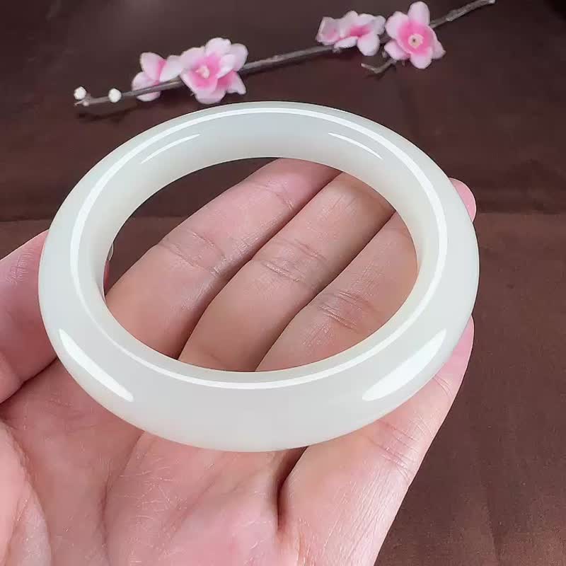 天然新疆和田玉羊脂玉手鐲圈口57mm 做工精緻玉質細膩 - 手鍊/手環 - 玉石 