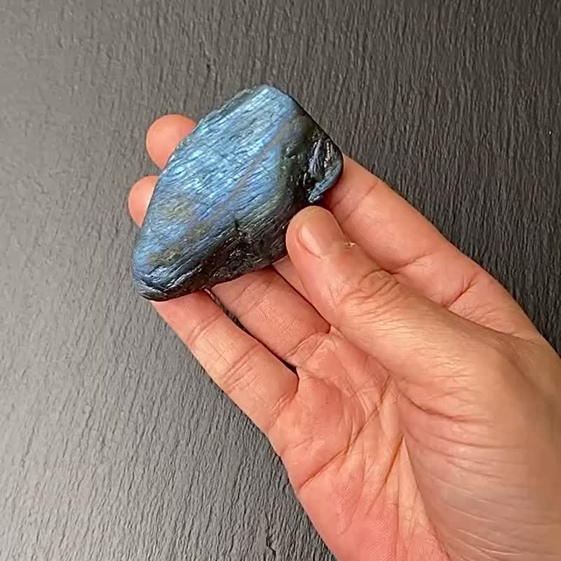 Natural raw mineral blue light labradorite heals and brings wealth and marriage, improves personal charm and is shipped quickly. - ของวางตกแต่ง - คริสตัล สีน้ำเงิน