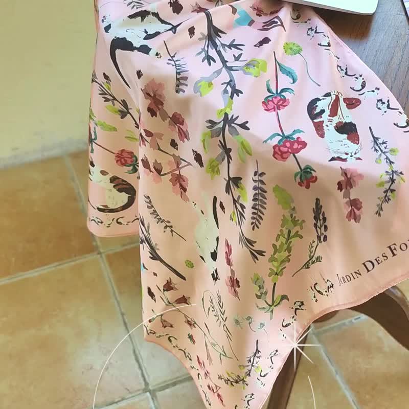 Yogis Cat and Flower 淡粉花 柔滑仿絲巾 (45厘米 防皺,可機洗) - 絲巾 - 聚酯纖維 粉紅色