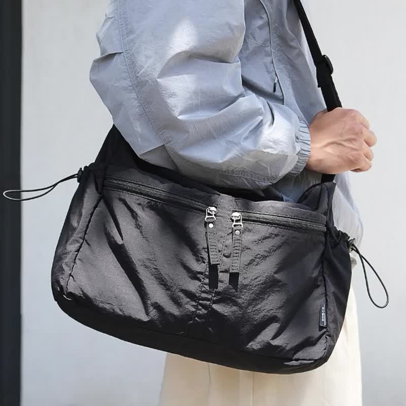 sobag日系大容量帶拉鍊尼龍布包男山系戶外防水通勤單肩斜挎大包 - 側背包/斜背包 - 尼龍 黑色