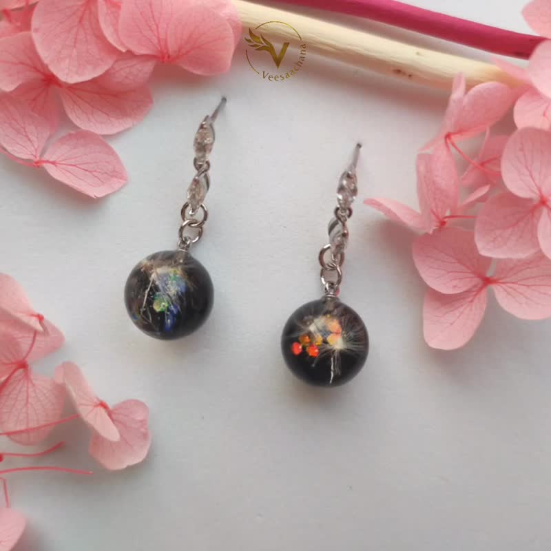 Tampopo in black one of a kind handmade earring - Earrings & Clip-ons - Resin Black