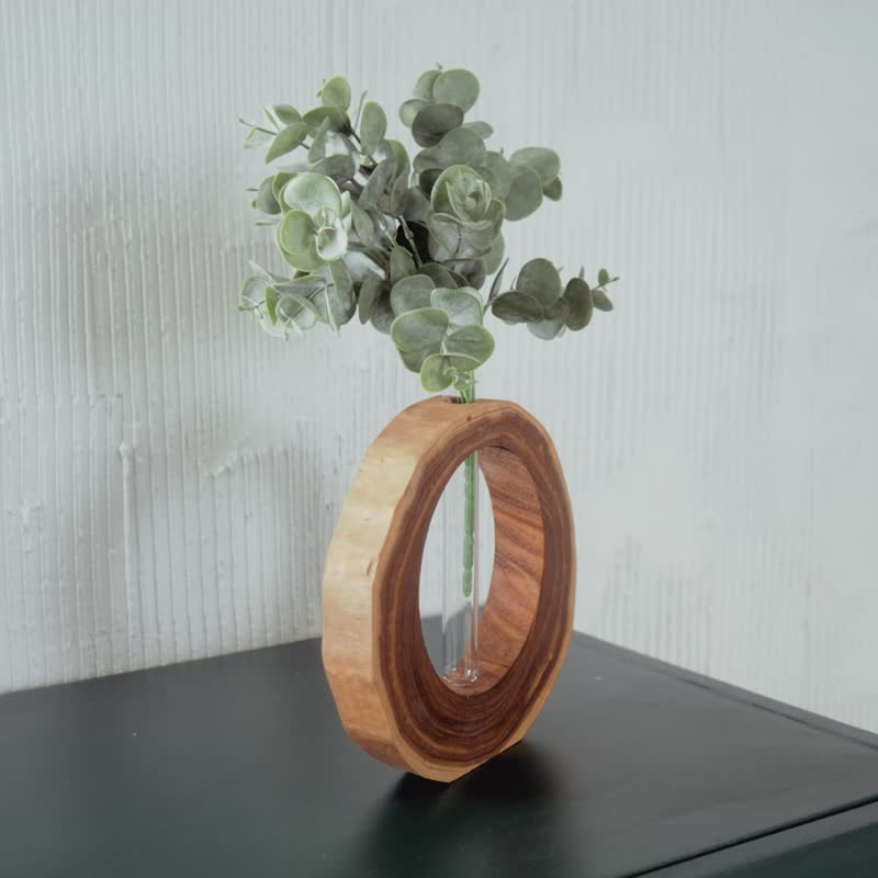 Elm wood vase / Minimalistic woodcraft home decor / Round vase wife gift for mom - 擺飾/家飾品 - 木頭 咖啡色
