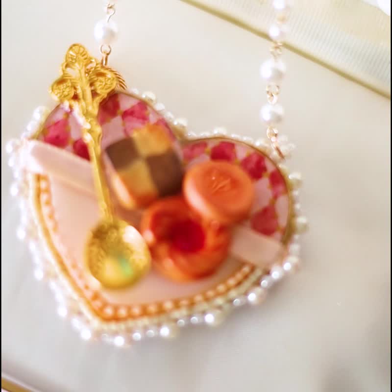 Classic baked goods necklace/red - สร้อยคอทรง Collar - เรซิน สีแดง