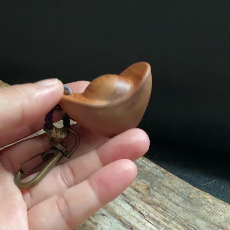 【元寶】檜木吊飾鑰匙圈 背包掛飾 - 鑰匙圈/鑰匙包 - 木頭 多色