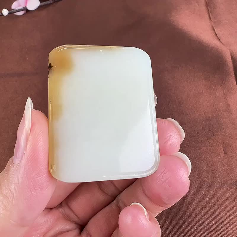 天然新疆和田玉且末糖三色羊脂玉無事牌平安牌吊墜玉質細膩油潤 - 吊飾/掛飾 - 玉石 
