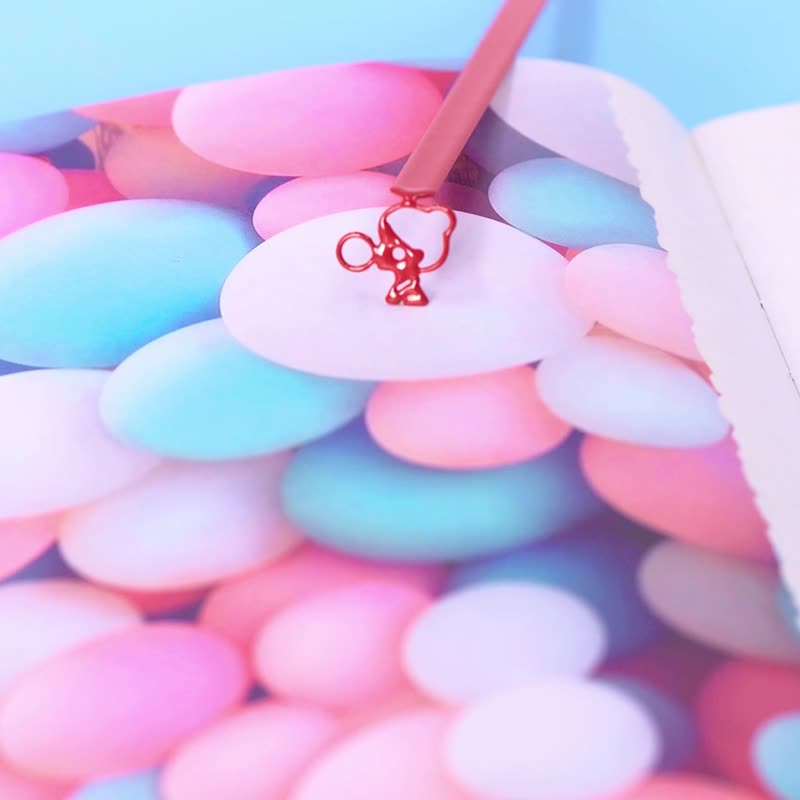 Metal Bookmark Girl with Bubble Gum - 書籤 - 其他金屬 金色