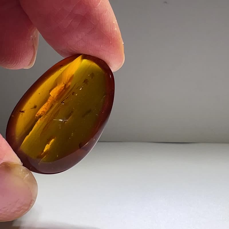 Natural Burmese amber insect amber 4g Amber gold amber raw stone amber Cretaceous time capsule - พวงกุญแจ - เครื่องประดับพลอย สีทอง