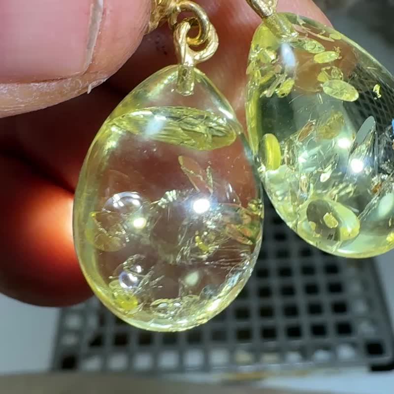 手工透明琥珀耳環配閃粉  波羅的海寶石首飾 獻給她的禮物烏克蘭 - 耳環/耳夾/耳骨夾 - 半寶石 金色