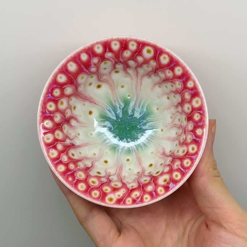 孔雀開屏 飲杯 90ml 邱毓寧 鶯歌燒 A13 - 茶壺/茶杯/茶具 - 瓷 多色
